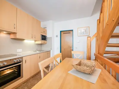 Küchenzeile mit Backofen