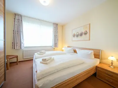 Schlafzimmer mit Doppelbett