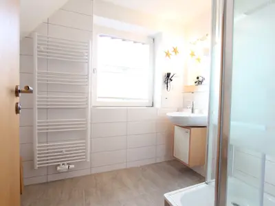 Badezimmer mit Dusche