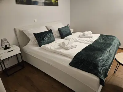 Schlafzimmer mit Boxspringbett 180 x 200