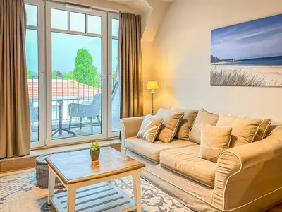 Wohnzimmer mit Blick zum Balkon