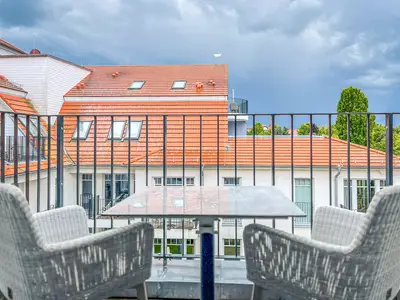 Balkon mit Gartenmöbeln