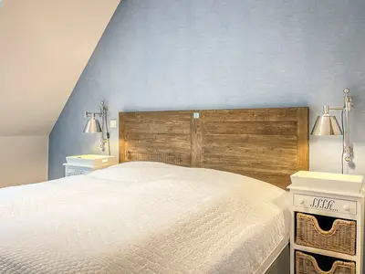 Schlafzimmer mit Doppelbett