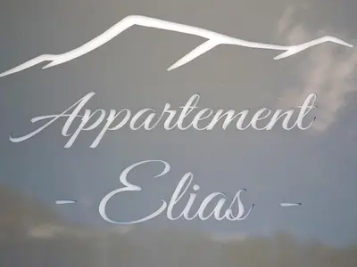 apparmtent-elias-eingang-tafel-c-bernhard-assmair