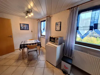 Kleiner Esstisch in der Küche