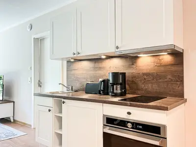 Küchenzeile mit Backofen