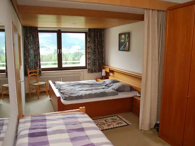 Schlafzimmer 1