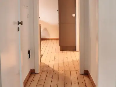 Der Flur mit Blick in die Küche