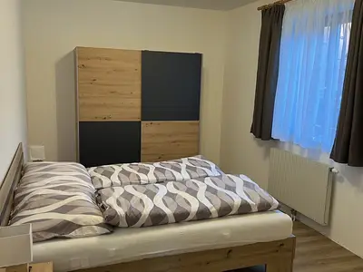 Schlafzimmer 1 mit Doppelbett