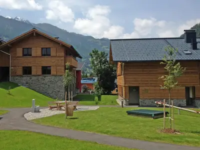 alpin-park-matrei-gruenanlage-mit-spielplatz-c-ute