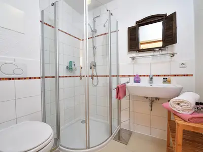 Landhaus Schwarzenberg - Fewo Alpenrose Dusche, WC