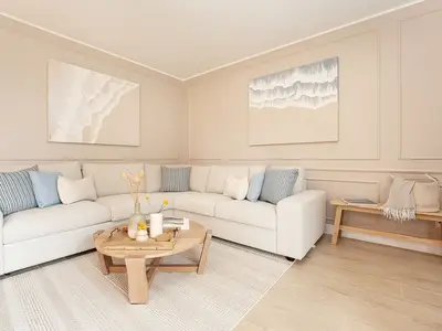 Wohnzimmer mit Blick zum Sofa