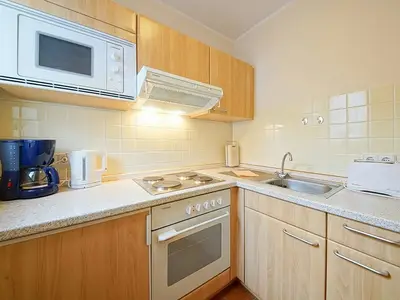 Küchenzeile mit Backofen