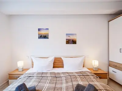 Schlafzimmer: Doppelbett (180x200)