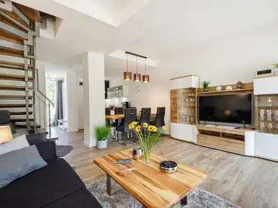 Wohn/Essbereich: Schlafsofa für 2 Personen, TV, Zugang zum Terrasse