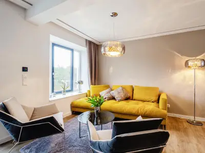 Wohn/Essbereich: Sofa, Sitzbereich, Essbereich, TV, Zugang zu, Balkon