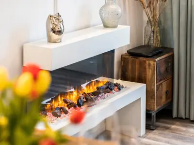 Wohn/Essbereich: Schlafsofa, TV, Zugang zur Terrasse