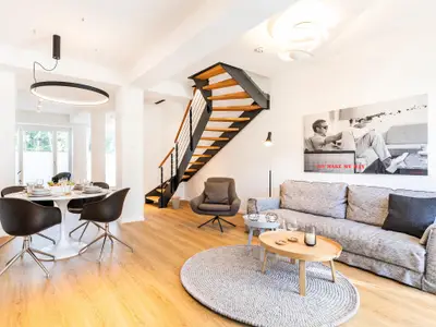 Wohn/Essbereich: Sofa, Sitzbereich, Essbereich, TV-Flachbild, Zugang zur Terrasse