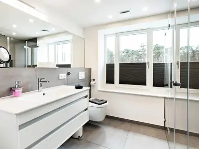 Masterbad mit Dusche, Haartrockner