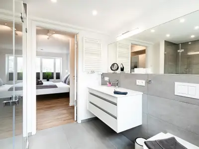 Masterbad mit Dusche, Haartrockner