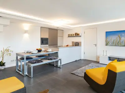 Wohn/Essbereich: TV, Zugang zum Balkon