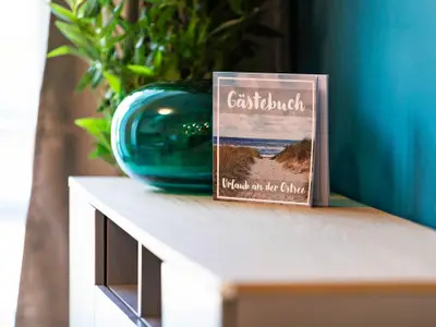 Wohnzimmer: Couch, LED-Flachbildfernseher, Essbereich, WLAN, Kabel, Playstation (4. Generation) und Blu-ray-Player