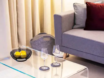 Wohn-/Essbereich: Schlafcouch (90 x 180), Sitzbereich, Essbereich, Smart-TV, mobiles Soundsystem (via Bluetooth), Zugang