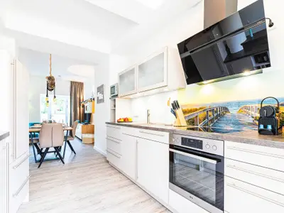 Separate Küche: Filter-Kaffeemaschine, Kapsel-Kaffeemaschine (DeLonghi Nespresso)