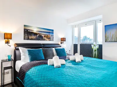 Schlafzimmer 1: Doppelbett (180x200), TV, Insektenschutz