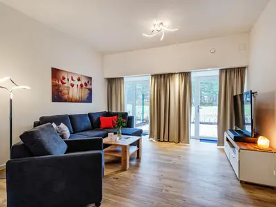 Wohnzimmer: Schlafsofa, TV (Netflix mit eigenen Zugangsdaten möglich),Zugang zur Terrasse