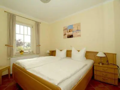 Schlafzimmer mit Doppelbett