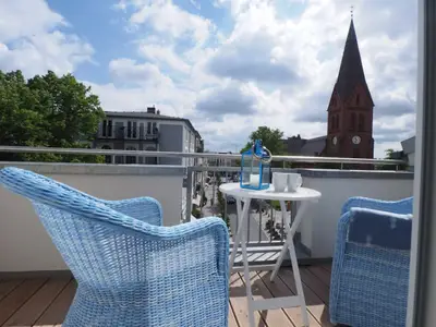 Balkon mit Gartenmöbeln