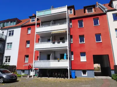 Blick vom Innenhof auf den Balkon
