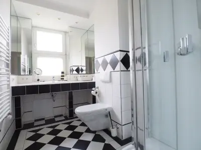 Tageslichtbad mit Dusche