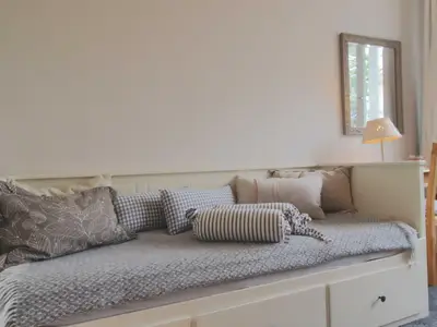 Tagesbett im großen Schlafzimmer