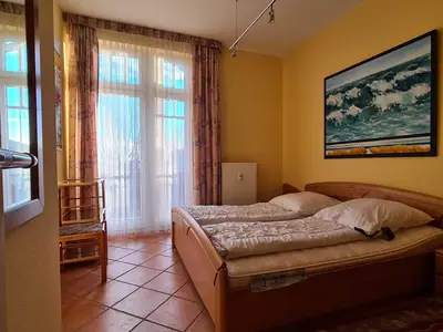 Schlafzimmer mit Doppelbett