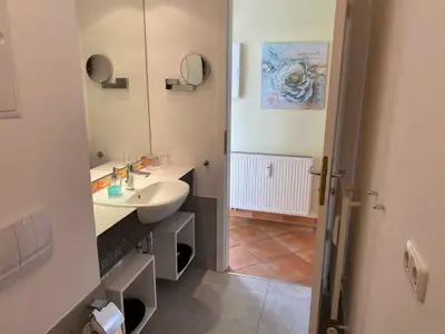 Badezimmer mit Dusche