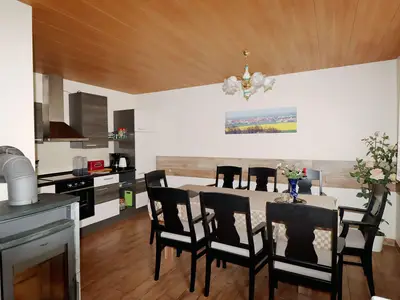 Küche mit großem Essplatz