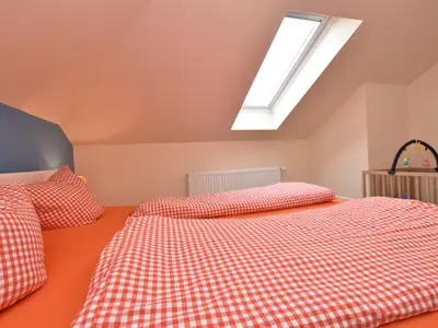 Schlafzimmer mit Babybett