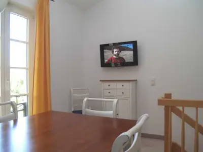 Essbereich mit zweitem TV