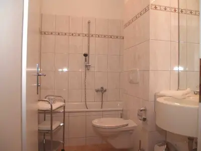 Badezimmer mit Badewanne