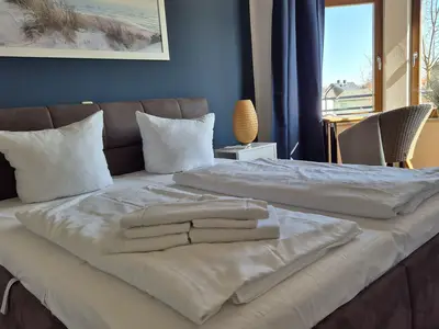 Schlafzimmer mit Doppelbett