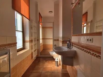 Badezimmer mit Dusche