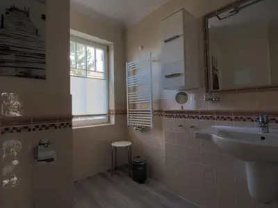 Bad mit Tageslicht und Dusche