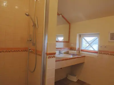 Tageslichtbad mit Dusche