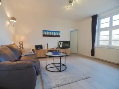 Wohnzimmer mit Blick auf den Lindenpark