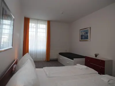 Schlafzimmer mit Aufbettung