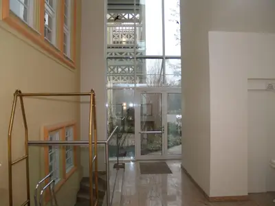 Ausgang zum Parkplatz, Fahrstuhl