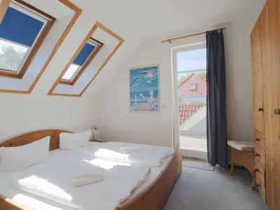 Schlafzimmer mit Kleiderschrank