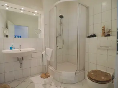 Badezimmer mit Dusche